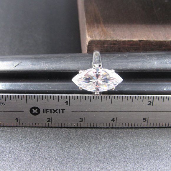 Size 6 10K Gold Bright Marquise Cubic Zirconia Band Ring Vintage - Picture 8 of 9